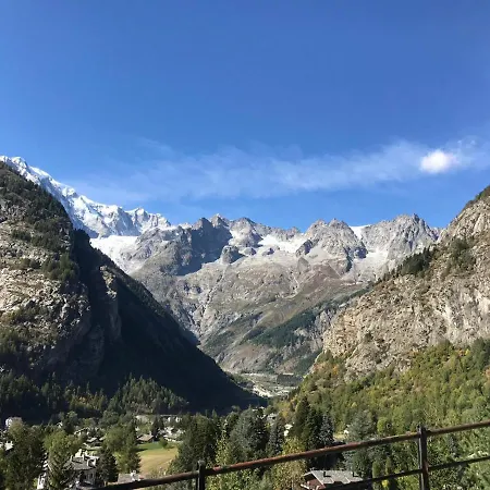 Caratteristico Bilocale Con Terrazzo Panoramico Курмайор